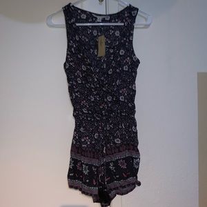 Brand New With Tags Romper V-neck American Eagle!